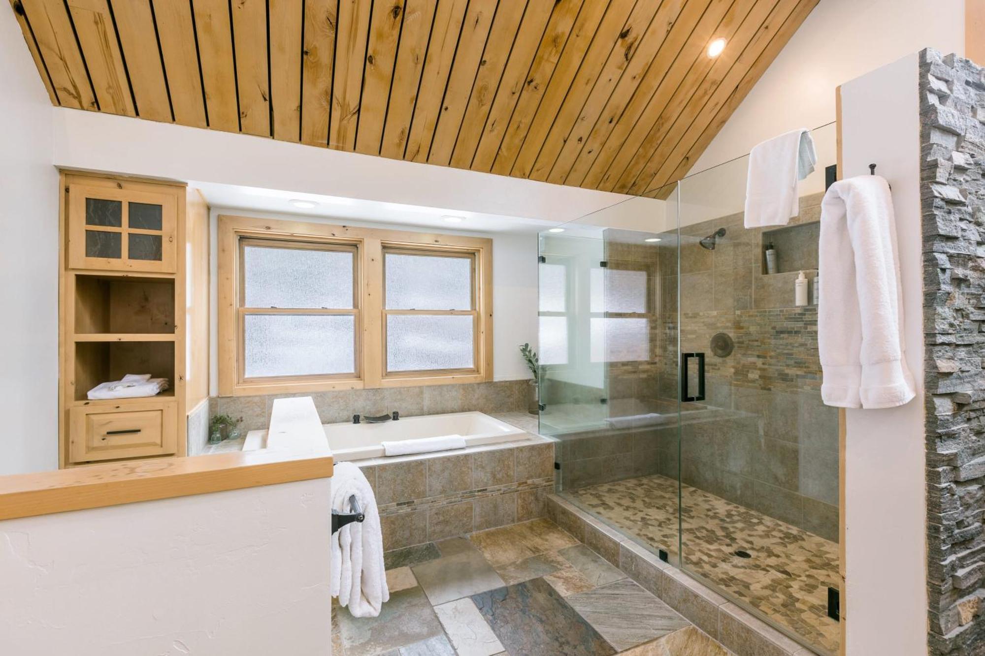 Coyote Moon By Avantstay Cabin Wsauna Mins From Dt Truckee Northstar Bagian luar foto