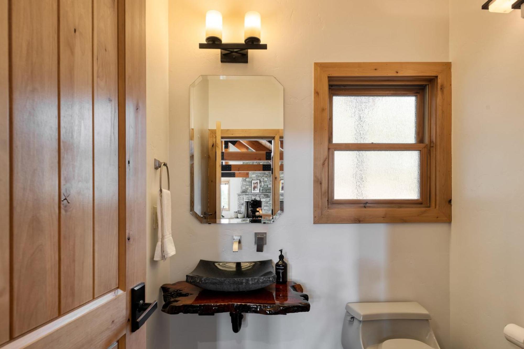 Coyote Moon By Avantstay Cabin Wsauna Mins From Dt Truckee Northstar Bagian luar foto