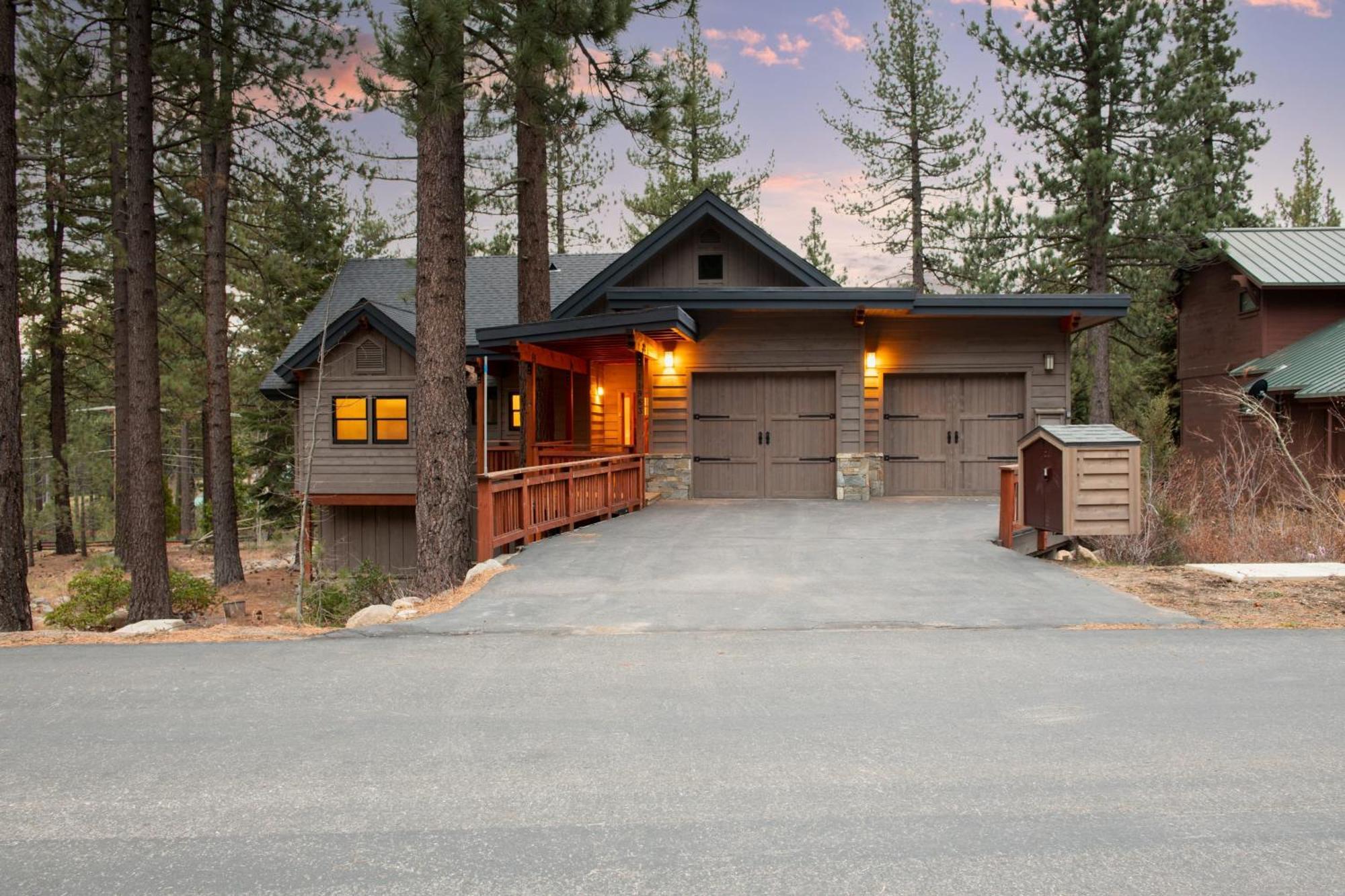 Coyote Moon By Avantstay Cabin Wsauna Mins From Dt Truckee Northstar Bagian luar foto