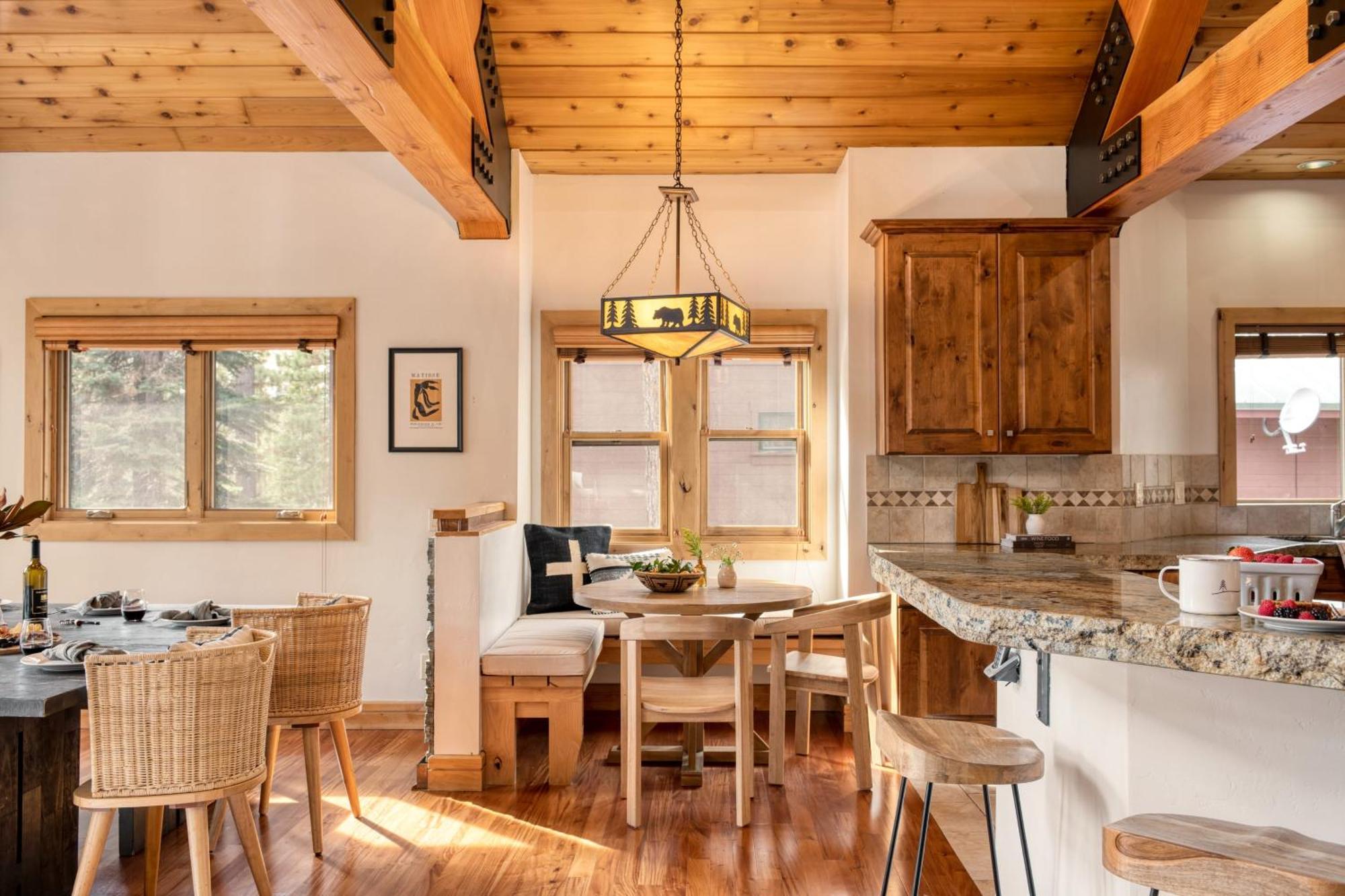 Coyote Moon By Avantstay Cabin Wsauna Mins From Dt Truckee Northstar Bagian luar foto