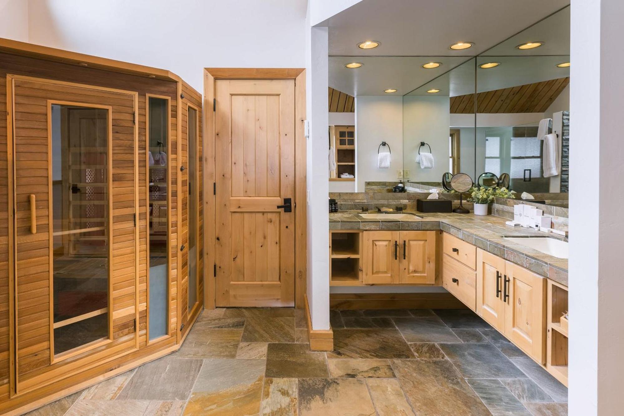 Coyote Moon By Avantstay Cabin Wsauna Mins From Dt Truckee Northstar Bagian luar foto