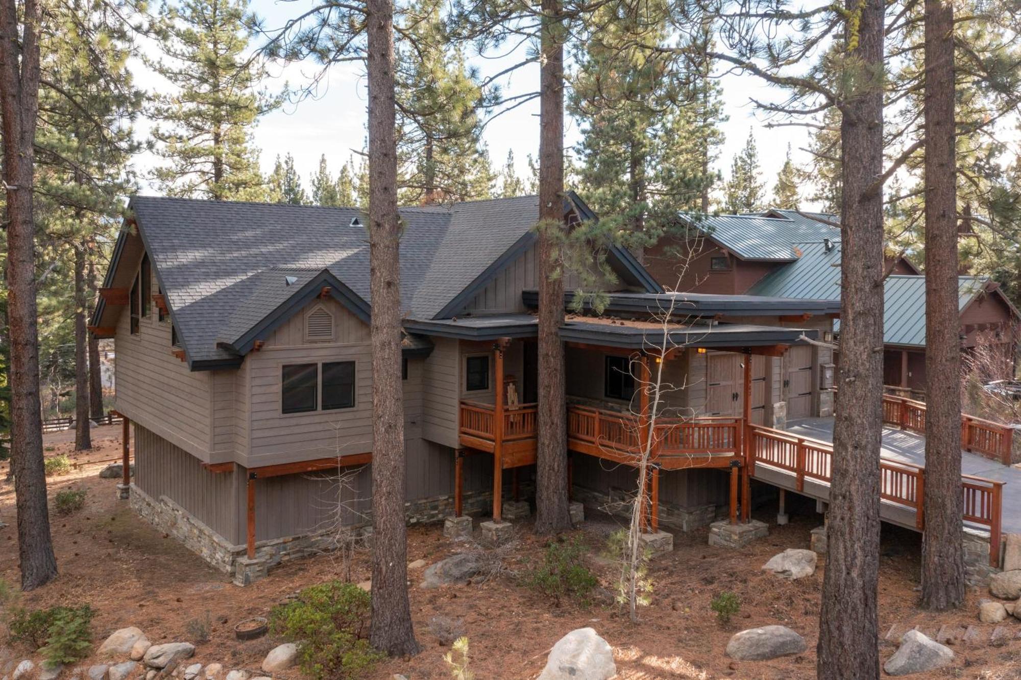 Coyote Moon By Avantstay Cabin Wsauna Mins From Dt Truckee Northstar Bagian luar foto